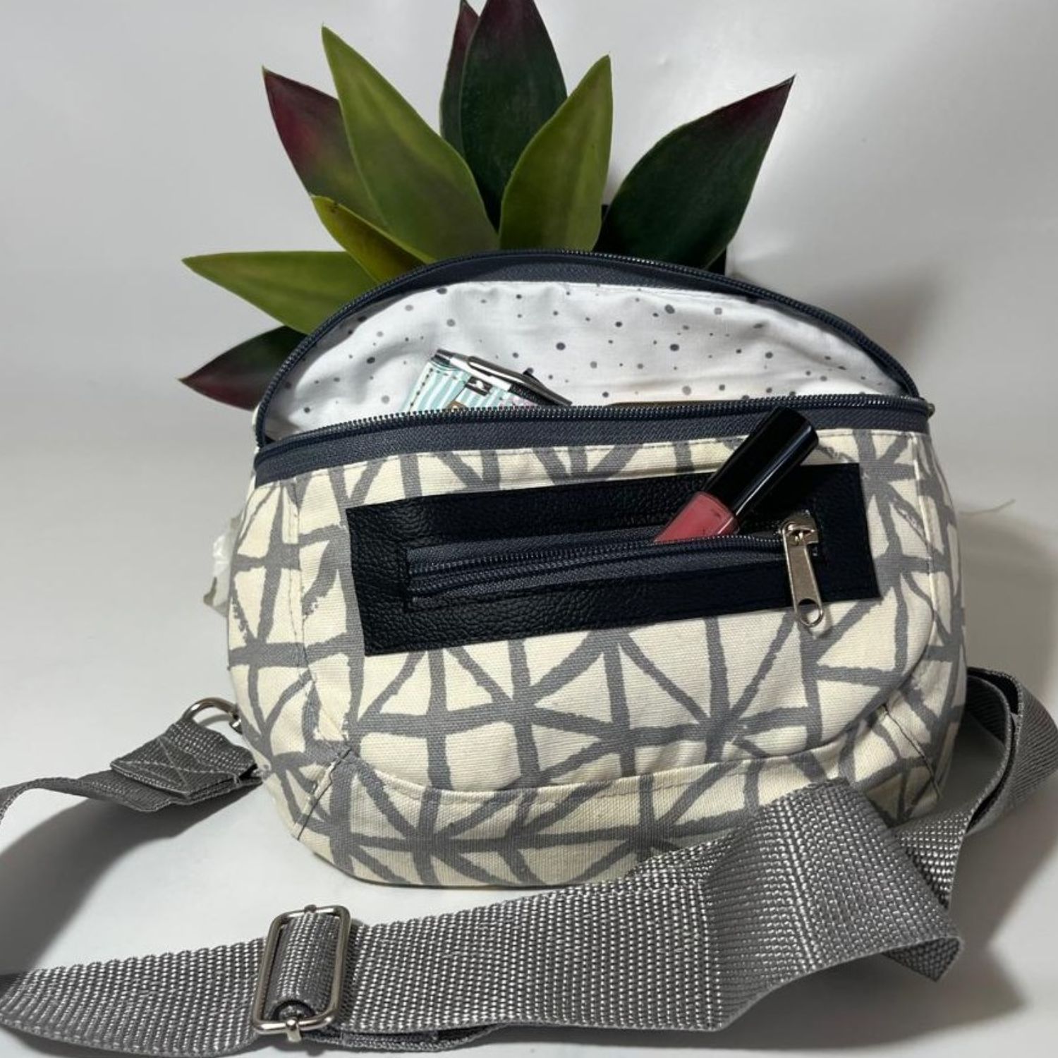 Cream & Grey Geometric Clam Shell Bag