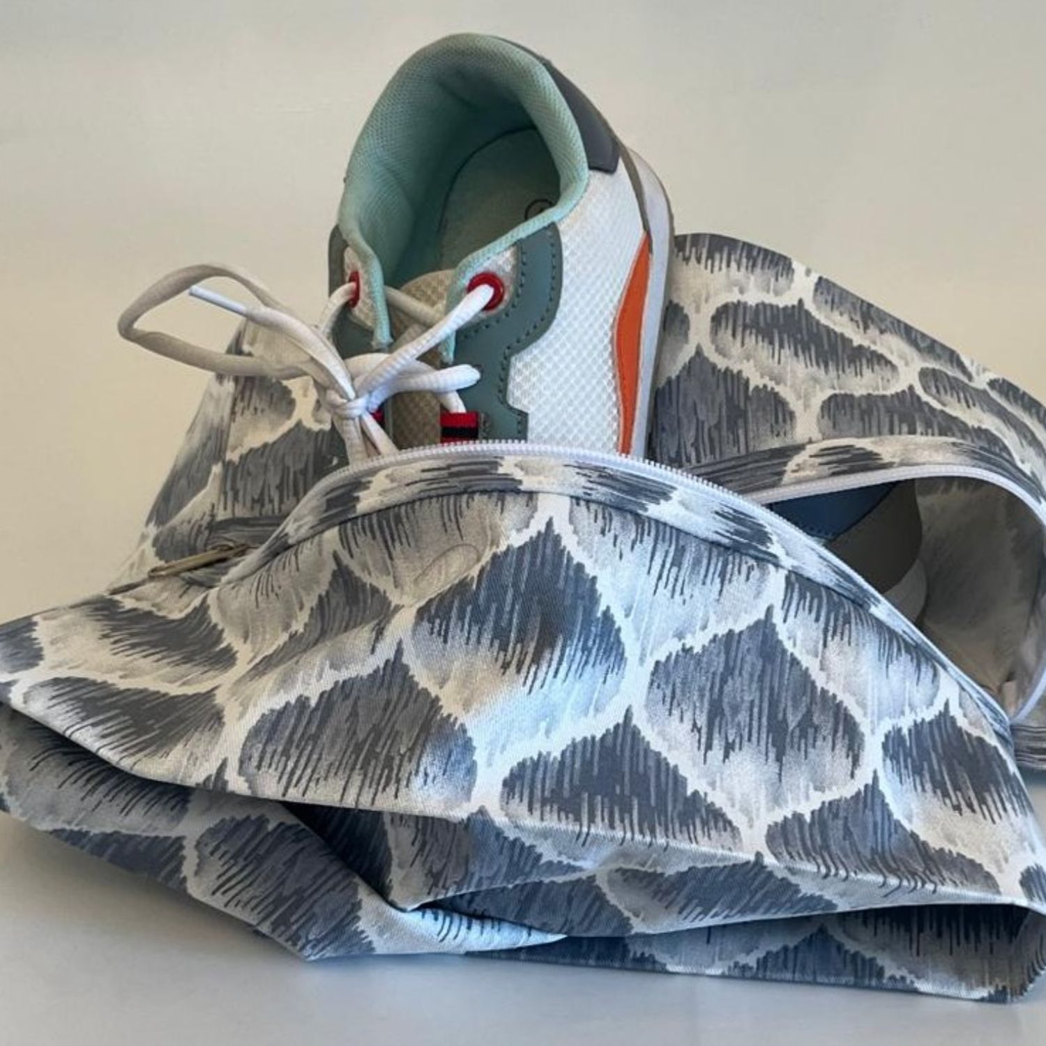Packing Pod - Grey & White