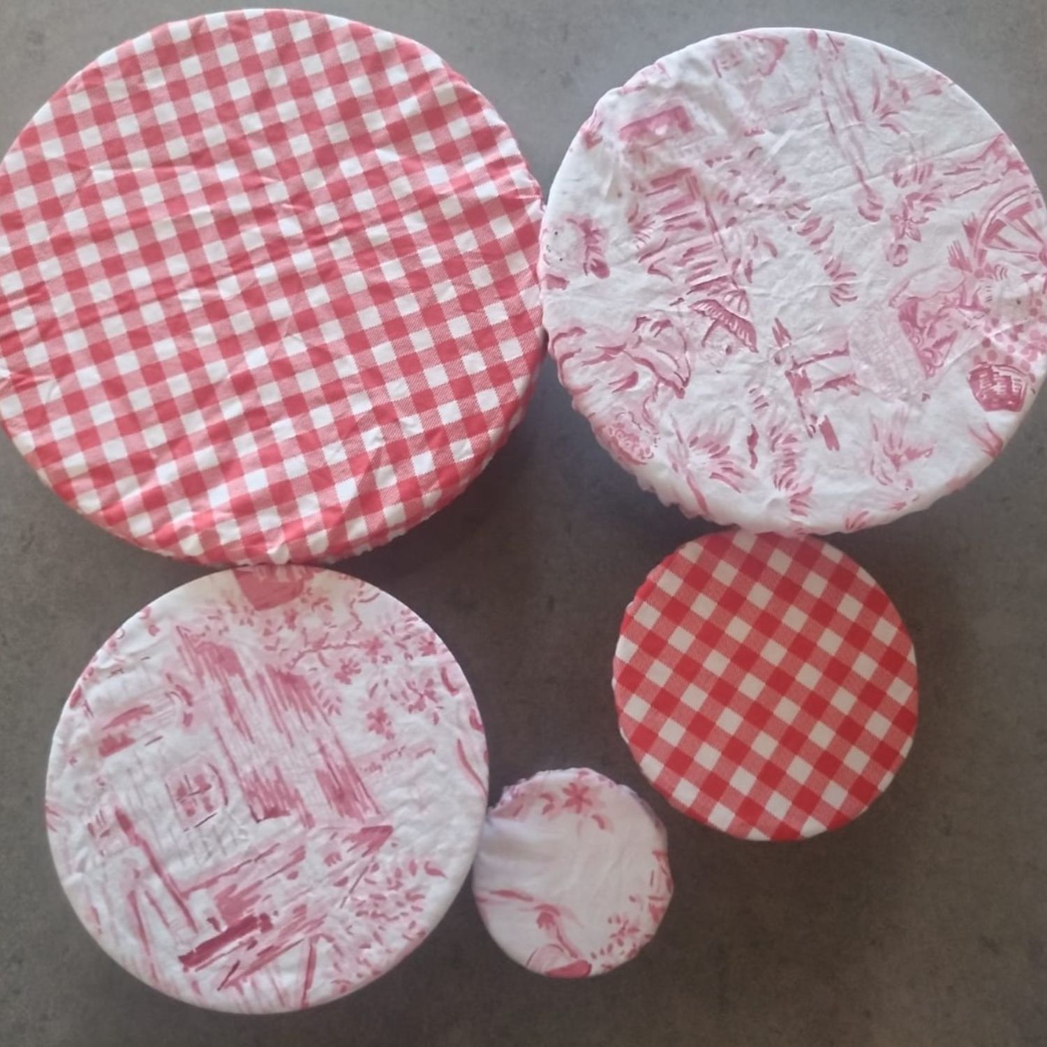 Bowl Covers – Red Check and Red Mice
